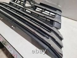 Toyota Highlander XU50 2018 Front bumper upper radiator grill 531120E220